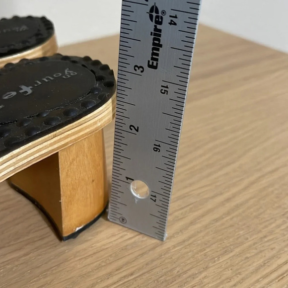 On Your Feet  6.5 Wood Textured Rubber Block Heel Thong Sandals size 6.5 - Picture 16 of 16